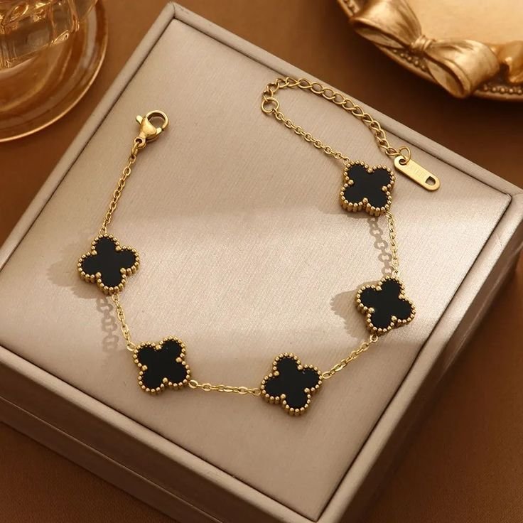 Combo Collar Van Cleef Bañado en Oro + Caja de Regalo